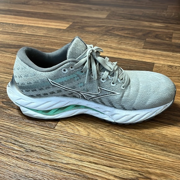 Mizuno Wave Inspire 19 shoes - Picture 2 of 6